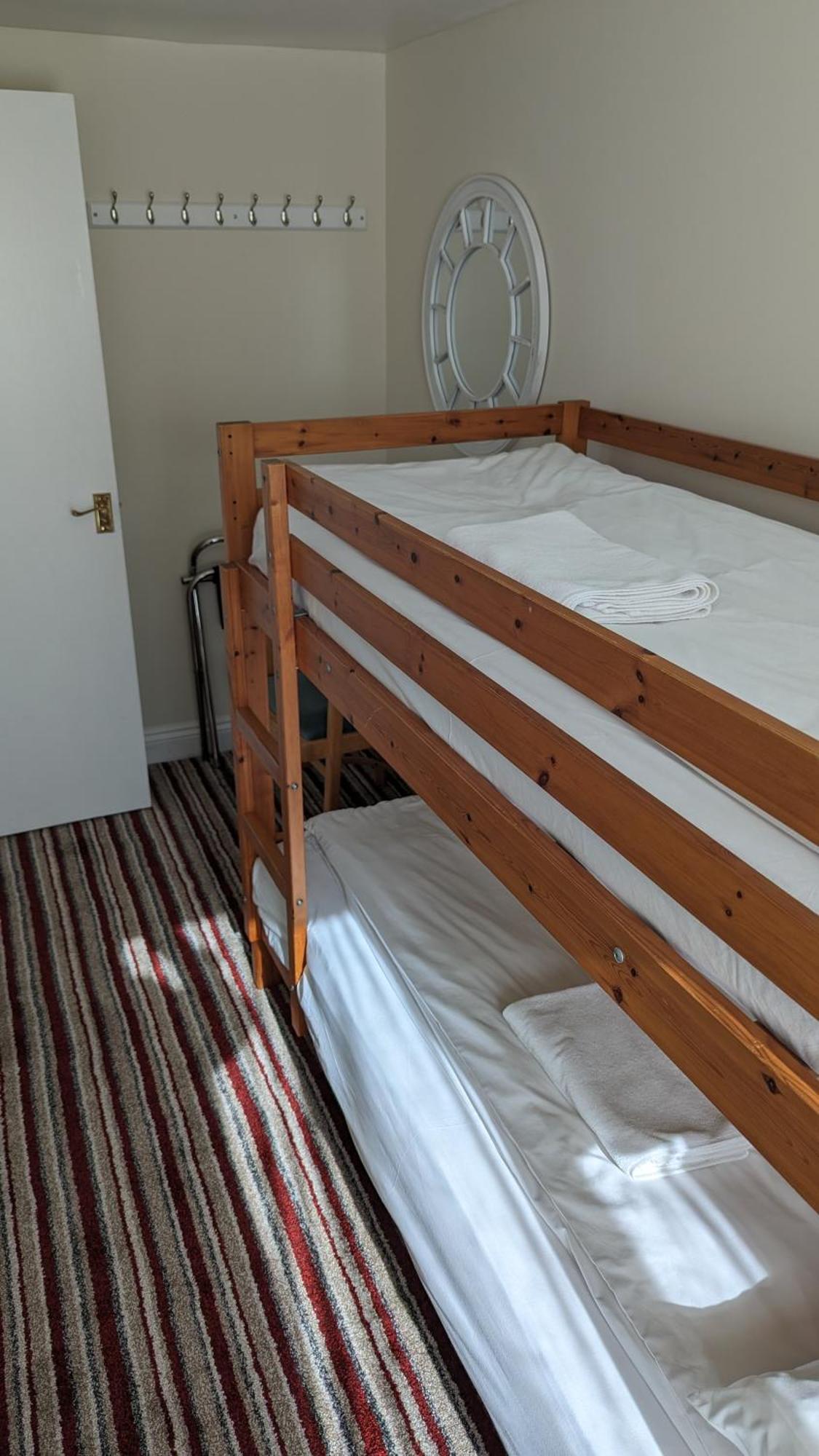 Ivybridge Guesthouse フィッシュガード エクステリア 写真